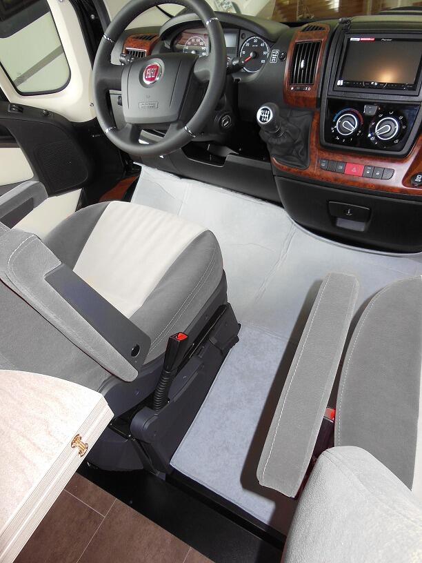 Hindermann Fußraum-Isolierung für Fiat Ducato ab Bj. 2014, mit Getränkehalteraussparung, anthrazit