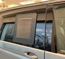 HKG Lüftungsgitter für Schiebefenster, VW T7 ab 06/2021, Fahrerseite breit, schwarz