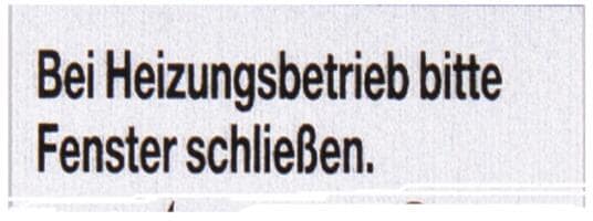 Sicherheits-/Hinweis – Aufkleber "Bei Heizungsbetrieb Fenster schließen"